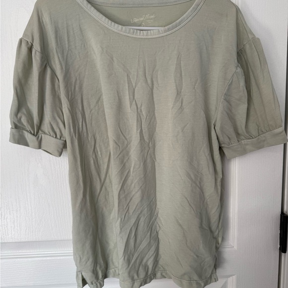 Universal Thread Tan Green Relaxed Short Sleeve T-Shirt - Picture 1 of 5